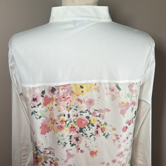 Lot of 2 Worth Button up tops blouses size Medium Floral Cream White Linen Silk - Picture 8 of 16